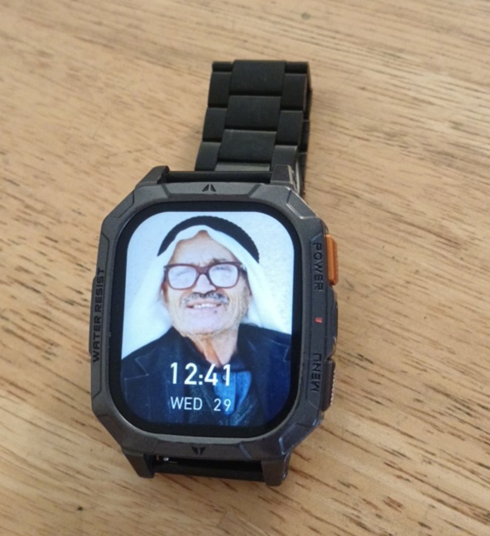 Smart watch with custom watch face